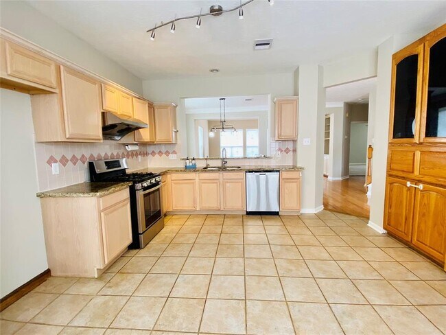 Building Photo - 12218 Meadow Crest Ct