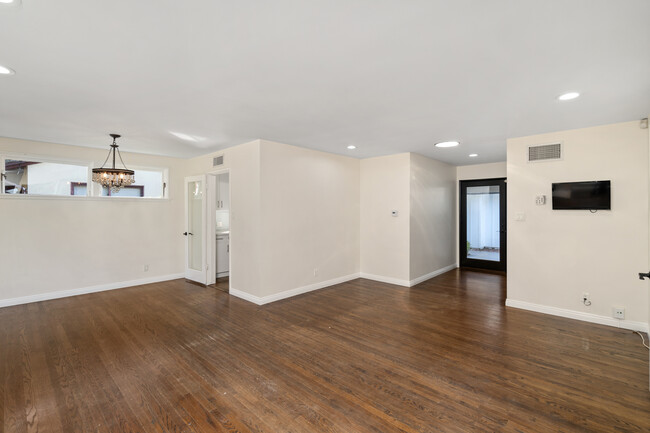 Dining Room - 13437 McCormick St