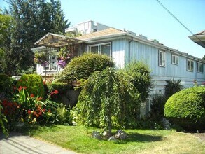 Building Photo - 2223 Minor Ave E