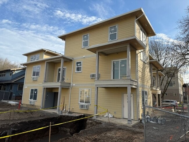 Photo - Lincoln St. Apartments