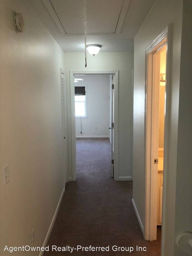 Building Photo - 3 br, 2.5 bath House - 1405 Ventura Place