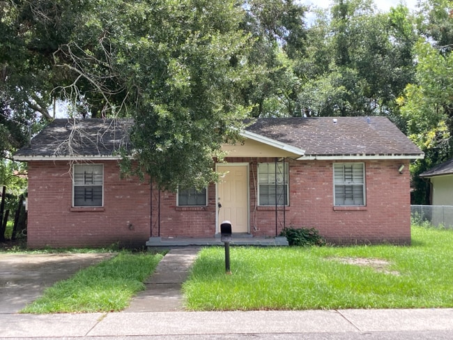 Building Photo - 2605 E 26th Ave
