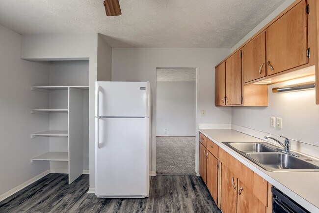 Foto del edificio - 5346/5348/5350 Ervin St Triplex