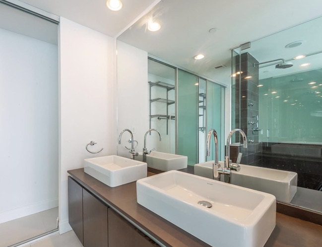 Building Photo - 1040 Biscayne Blvd
