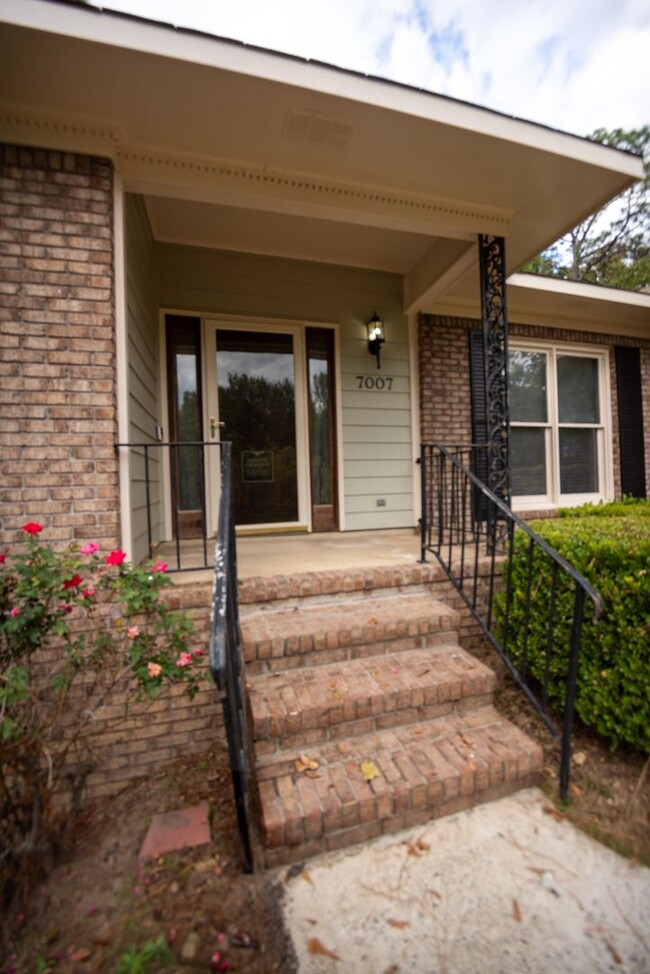 Foto del edificio - 7007 Dorsey Dr