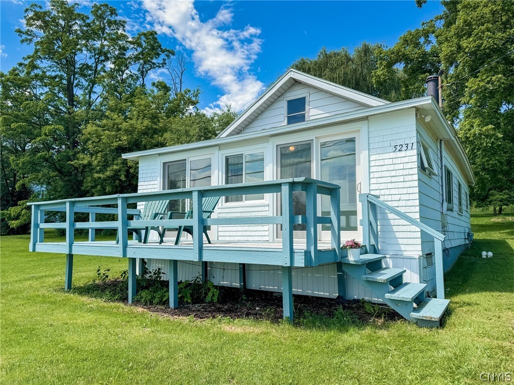 Primary Photo - 5231 W Lake Rd