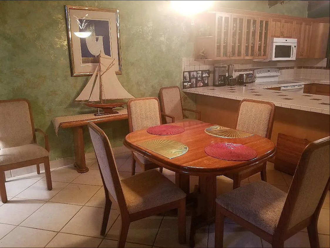 Área de comedor - 6111 NW 34th Ter