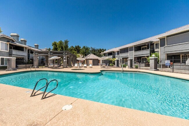 Foto del edificio - Spacious 3 Bed/2 Bath Home in Lush Crestview Chateaux – Chandler