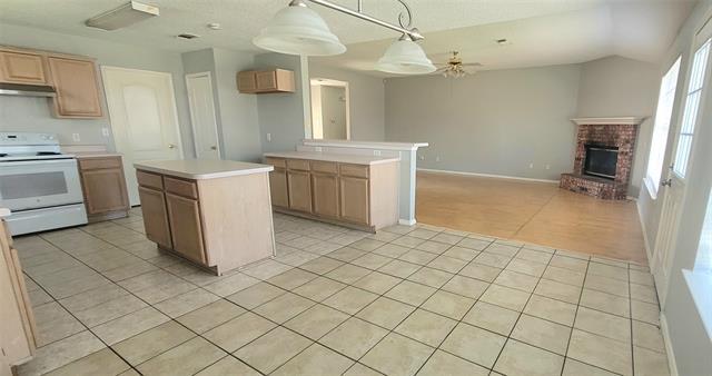 Foto del edificio - 865 W Lynn Creek Dr