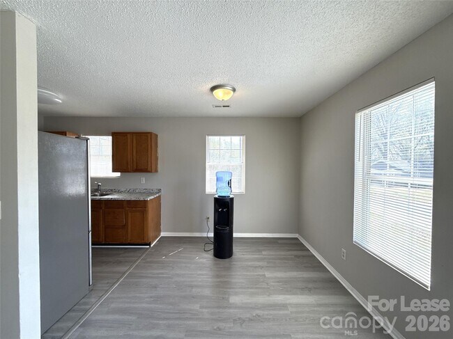 Foto del edificio - 333 E Todd Ln