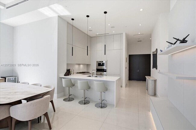 Foto del edificio - 3250 NE 188th St