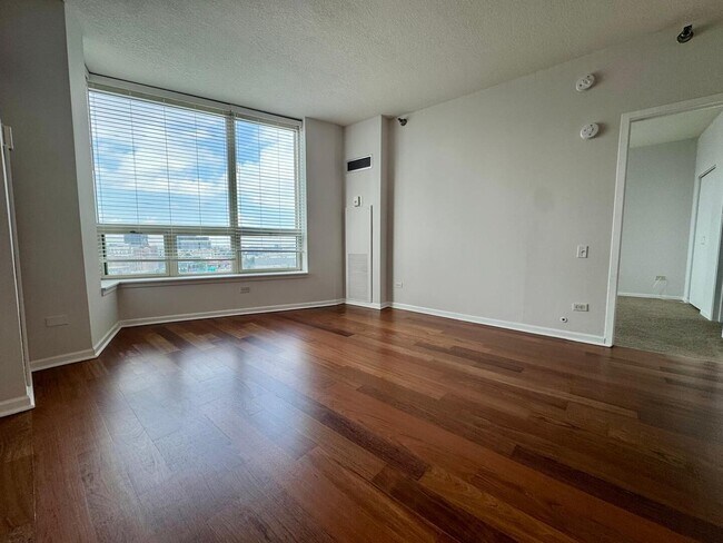 Foto del edificio - 600 N Kingsbury St
