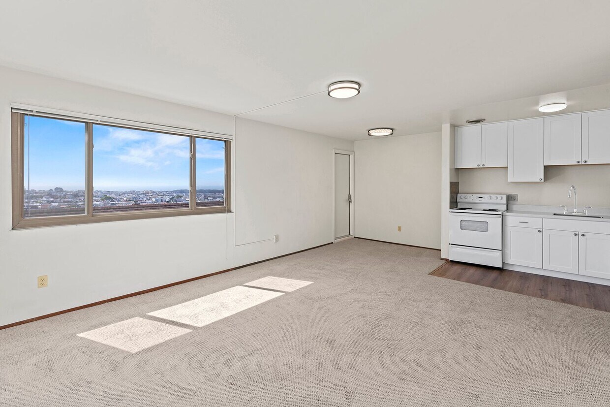 Primary Photo - 1300 Lawton St