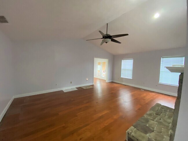Living room - 2517 New Castle Dr