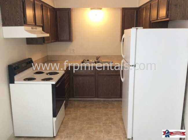 Building Photo - 2825 S Broxon Ln