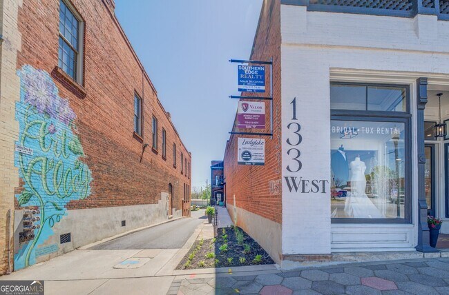 Building Photo - 133 W Washington St