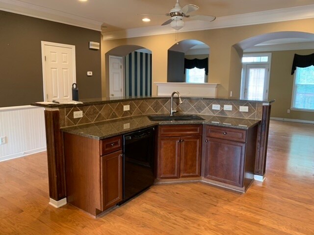 Kitchen cleaning area - 6061 Farrell Way