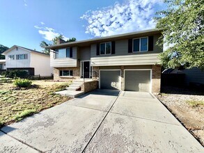 Building Photo - 2945 Del Rey Plaza