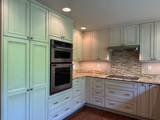 Photo - CLICK "REQUEST A TOUR" NOW! House