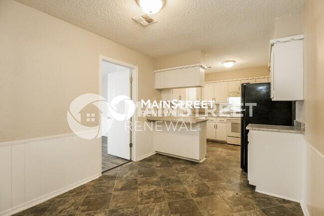 Building Photo - 4 Bedroom Pet-Friendly Home in Edmond, OK with Main Street Renewal