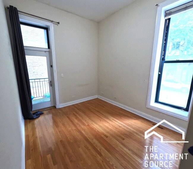 Building Photo - 851 N La Salle Dr