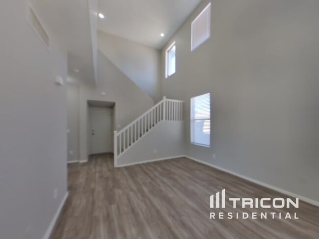 Building Photo - 873 E Impreria St