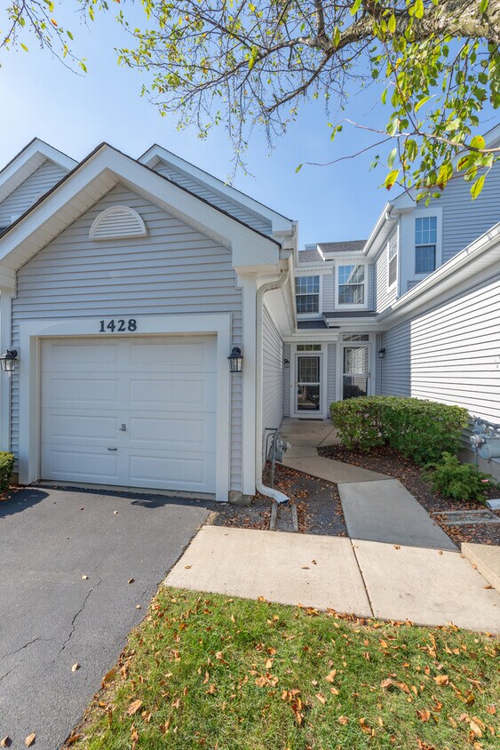 1428 Walnut Hill Ave, St. Charles, IL 60174 Townhome Rentals in St