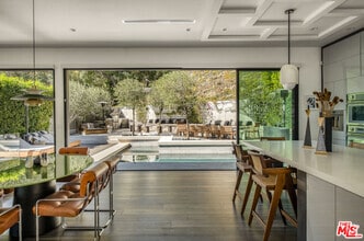Building Photo - 8145 Willow Glen Rd
