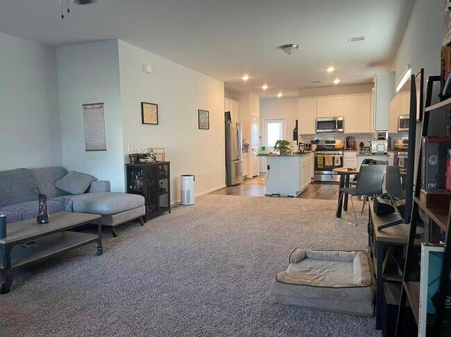 Foto del edificio - 141 Mammoth Dr