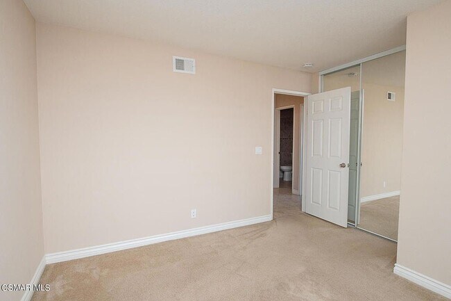 Foto del edificio - 14460 E Amherst St