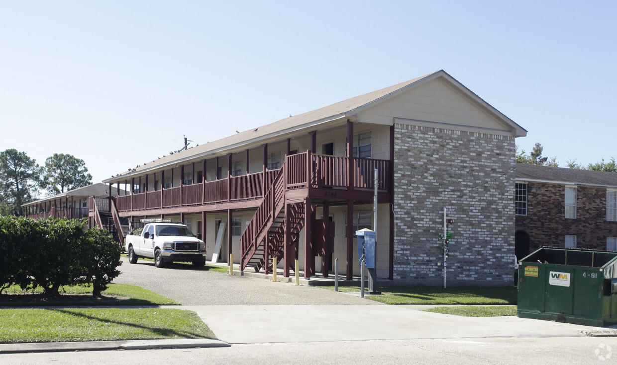 Foto principal - 6764 Rembrandt Ave