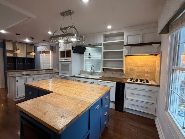 Foto del edificio - 321 E Stoddard St