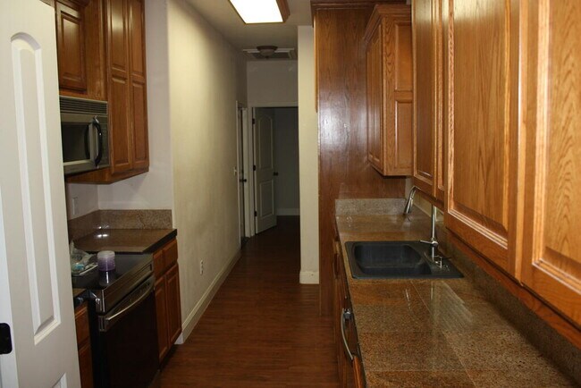 Foto del edificio - 443 Yorktown Blvd