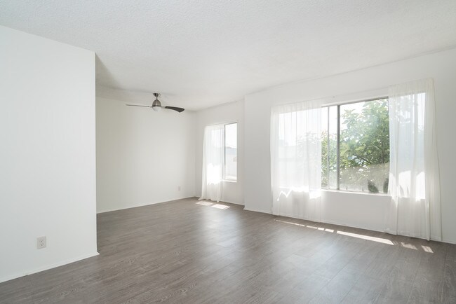 Foto del edificio - 819 Ocean Park Blvd