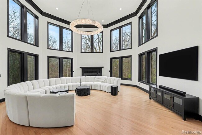 Foto del edificio - 6986 Montgomery Dr