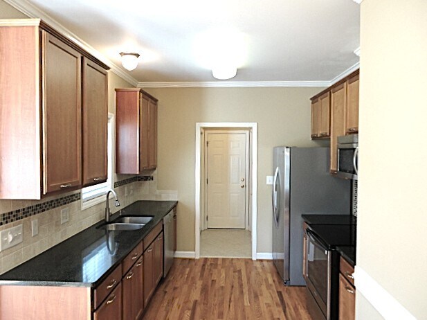 Foto del edificio - 7904 Willow Croft Dr