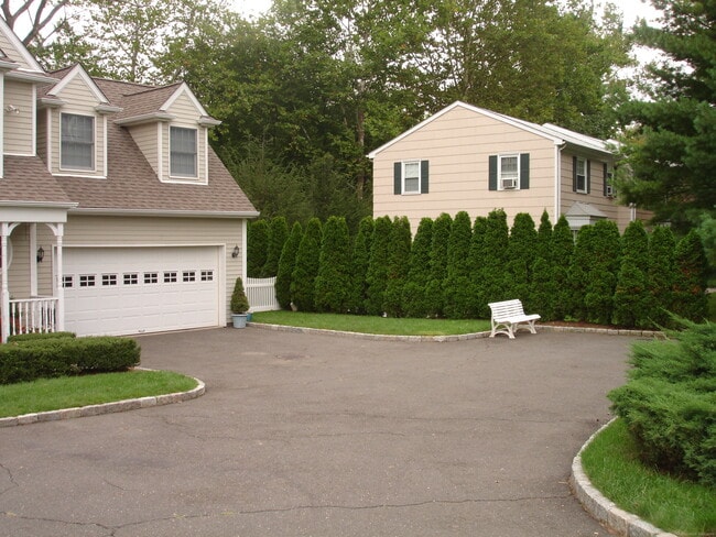 Foto del edificio - 88 New Norwalk Rd