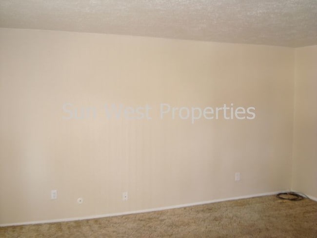 Building Photo - Second story unit!