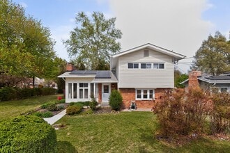 Building Photo - 2000 McAuliffe Dr