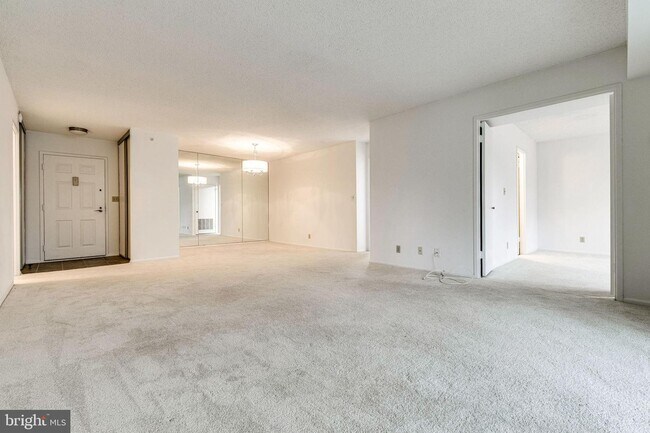 Building Photo - 5903 Mt Eagle Dr