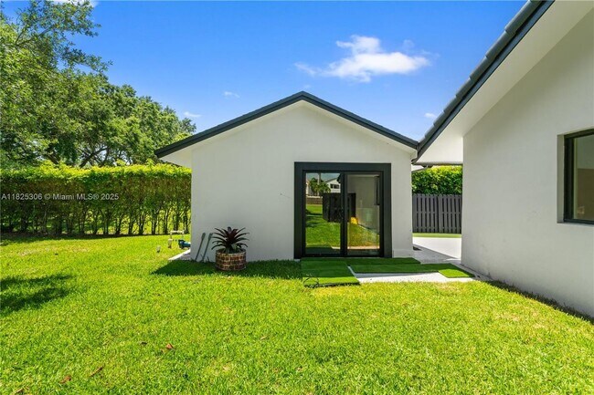 Foto del edificio - 5020 Hawkhurst Ave