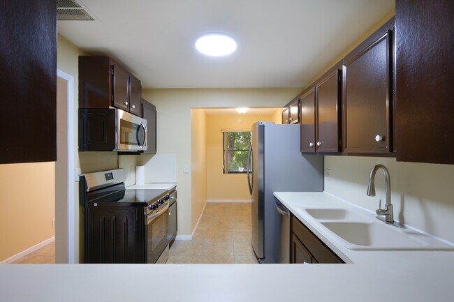 Foto del edificio - 5939 Forest Hill Blvd