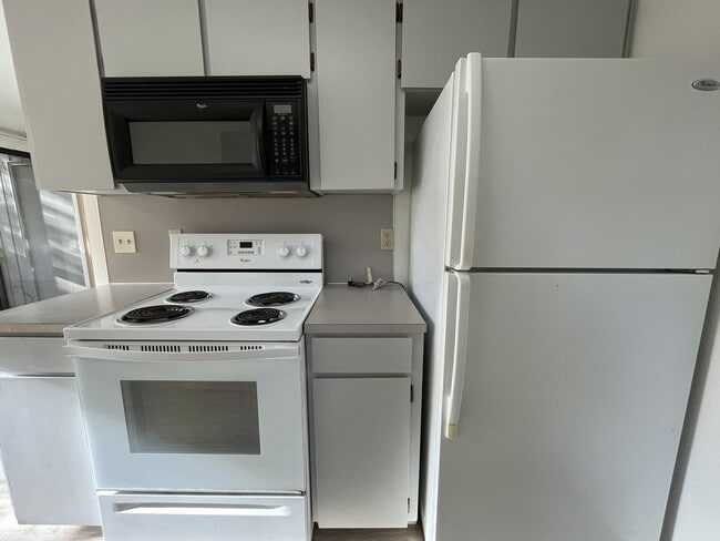 Foto del edificio - Spacious 2BD/1.5BA Ground-Floor Apartment with Spacious Bedrooms & Modern Kitchen Layout