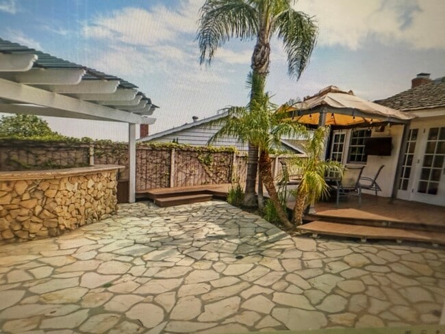 Building Photo - 2805 Calle Aventura