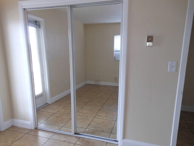 Foto del edificio - 10629 101st St N