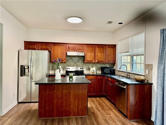 Building Photo - 613 Friars Head Ct NE