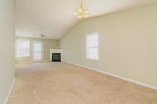 Foto del edificio - 1712 Summerwoods Ln