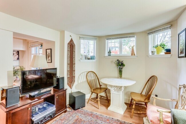 Foto del edificio - 1726 Willard St NW