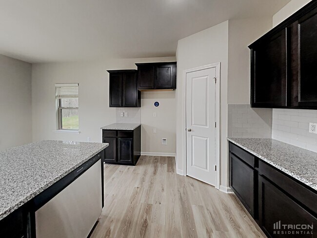 Building Photo - 130 Spring Knoll Dr