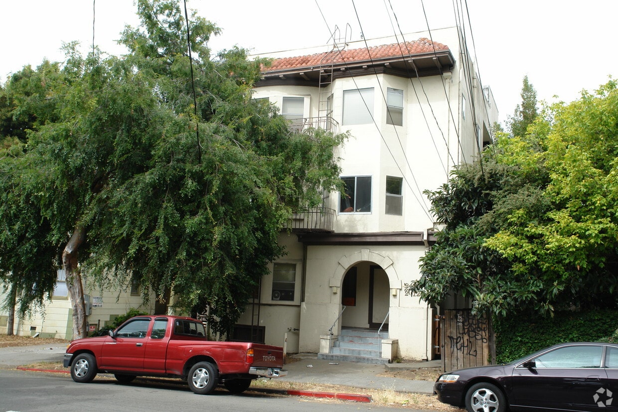 Primary Photo - 2410-2412 Dana St